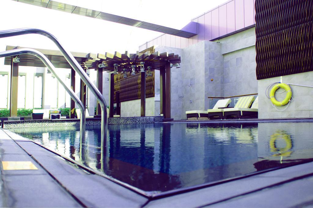 Halo Hotel Dubai Exterior foto